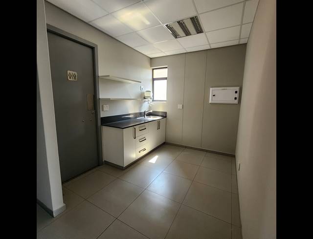 138M² OFFICE TO LET IN UMHLANGA RIDGE